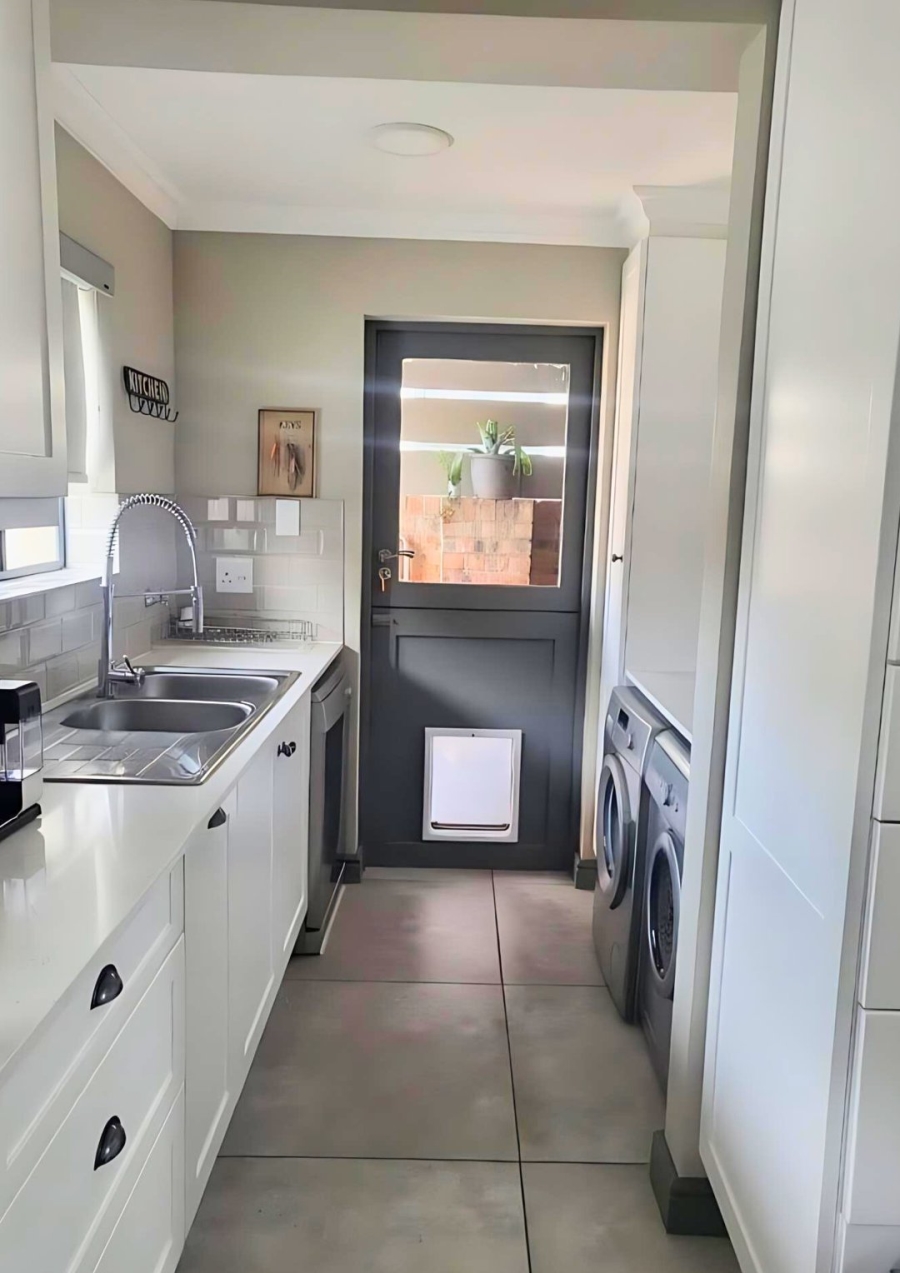 2 Bedroom Property for Sale in Hartenbos Central Western Cape